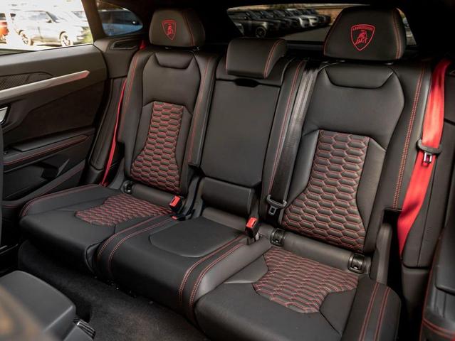 Photo of 2023 White Lamborghini Urus