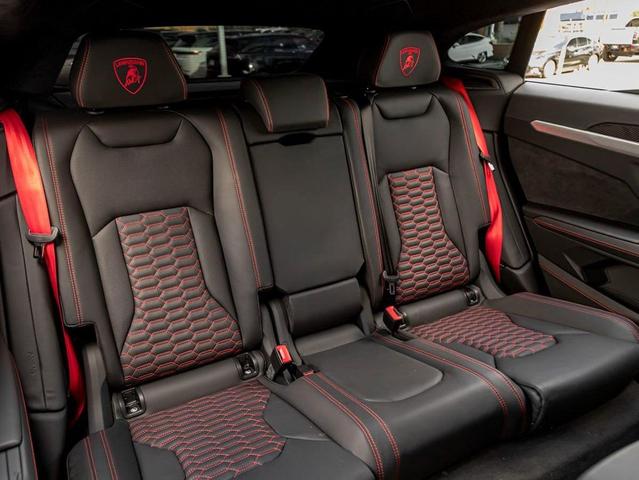 Photo of 2023 White Lamborghini Urus