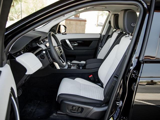 Photo of 2024 Santorini Black Metallic Land Rover Discovery Sport