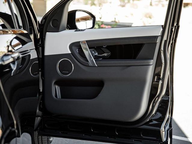 Photo of 2024 Santorini Black Metallic Land Rover Discovery Sport