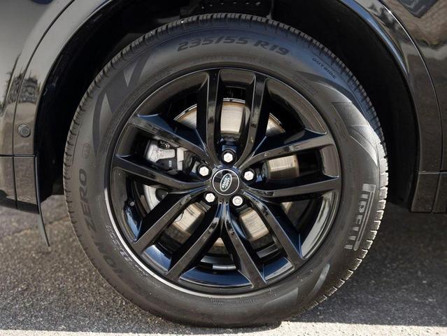 Photo of 2024 Santorini Black Metallic Land Rover Discovery Sport