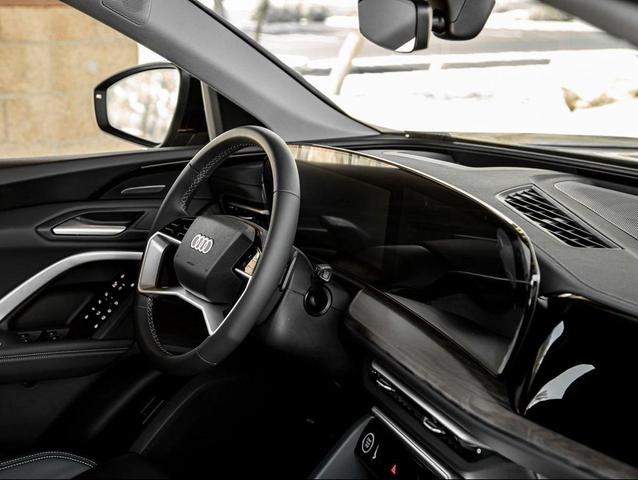 Photo of 2025 Mythos Black Metallic Audi Q5