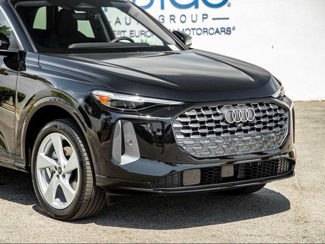 Photo of 2025 Mythos Black Metallic Audi Q5