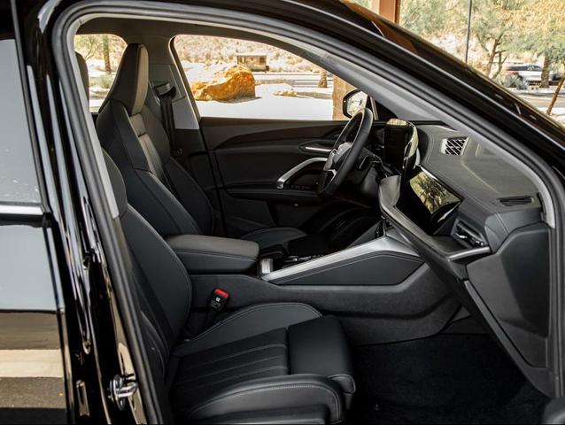 Photo of 2025 Mythos Black Metallic Audi Q5