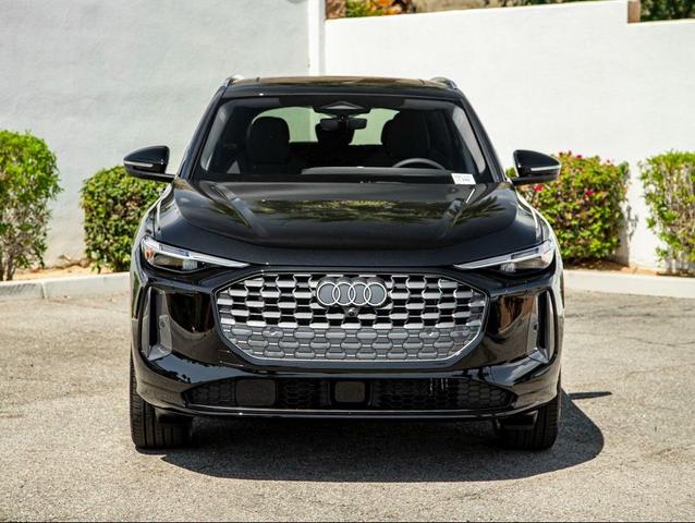 Photo of 2025 Mythos Black Metallic Audi Q5