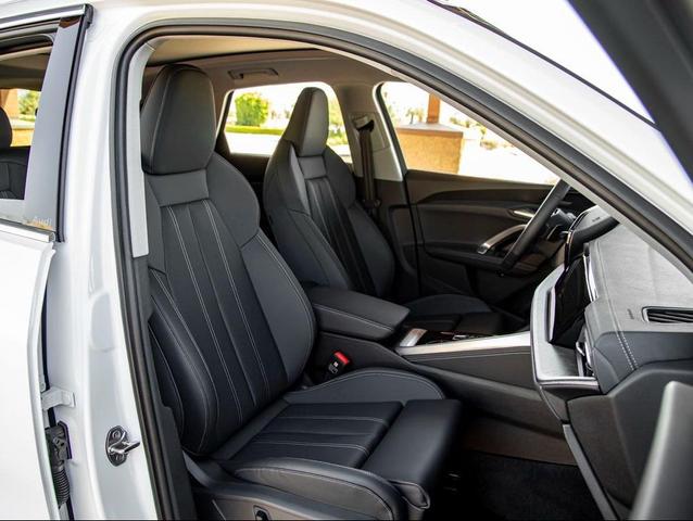 Photo of 2025 Arkona White Audi Q5