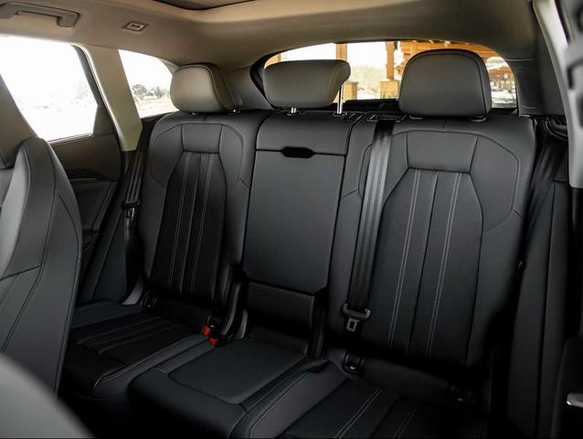 Photo of 2025 Arkona White Audi Q5
