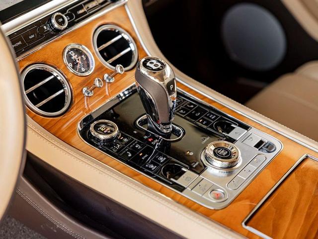 Photo of 2021 Glacier White Bentley Continental GT