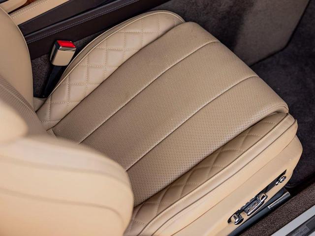 Photo of 2021 Glacier White Bentley Continental GT
