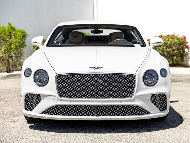 Photo of 2021 Glacier White Bentley Continental GT