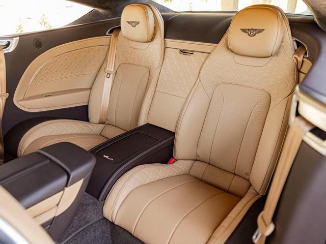 Photo of 2021 Glacier White Bentley Continental GT