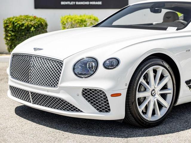 Photo of 2021 Glacier White Bentley Continental GT