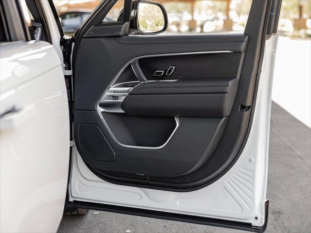 Photo of 2025 Fuji White Land Rover Range Rover