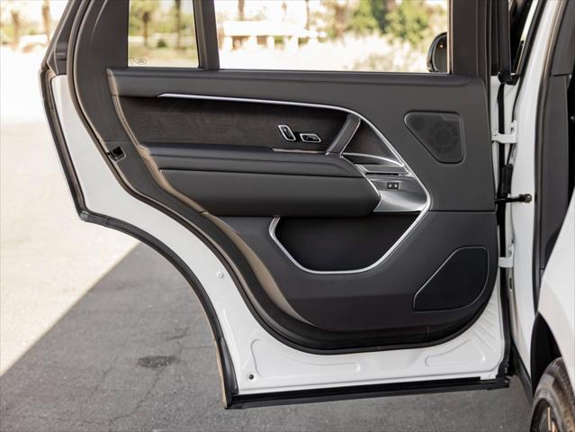 Photo of 2025 Fuji White Land Rover Range Rover