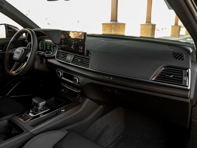 Photo of 2025 Daytona Gray Audi Q5