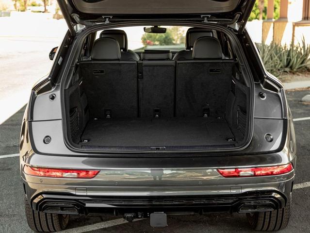 Photo of 2025 Daytona Gray Audi Q5