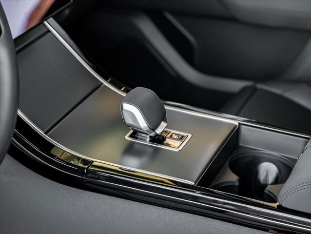 Photo of 2025 Fuji White Land Rover Range Rover Velar
