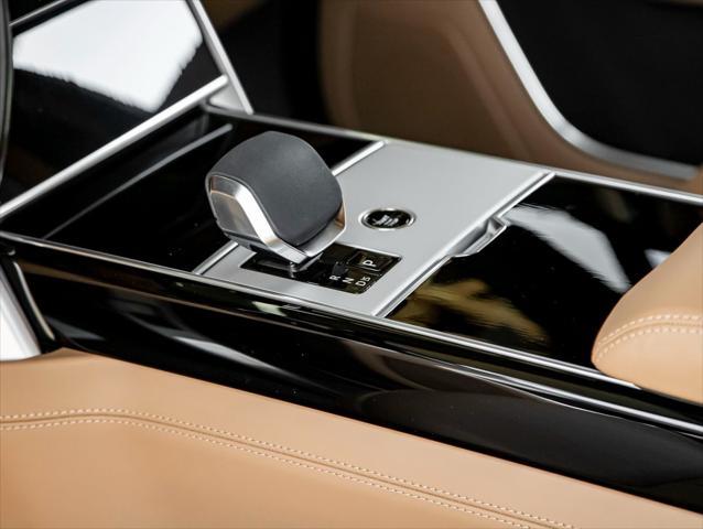 Photo of 2025 Green Land Rover Range Rover