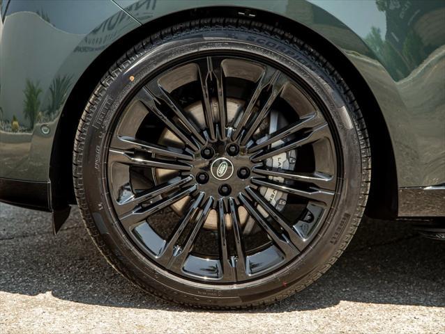 Photo of 2025 Green Land Rover Range Rover