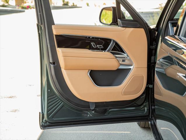 Photo of 2025 Green Land Rover Range Rover