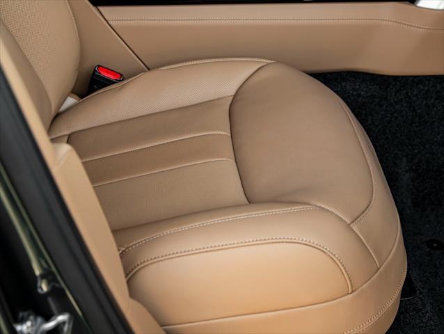 Photo of 2025 Green Land Rover Range Rover