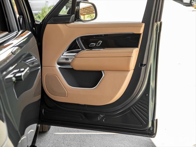 Photo of 2025 Green Land Rover Range Rover
