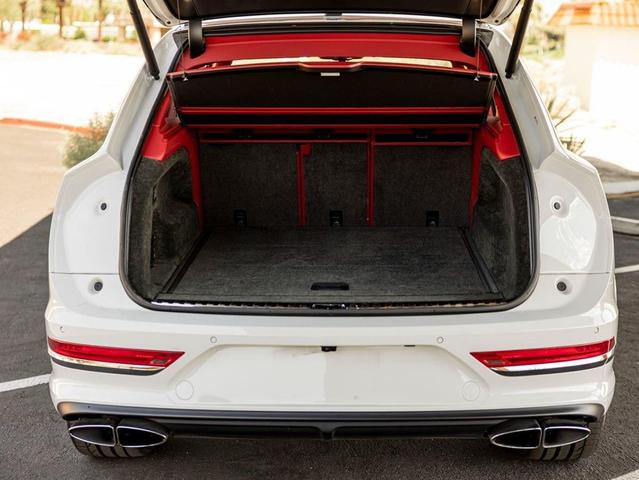 Photo of 2022 Glacier White Bentley Bentayga