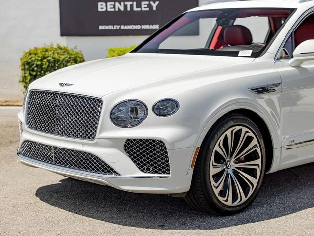 Photo of 2022 Glacier White Bentley Bentayga