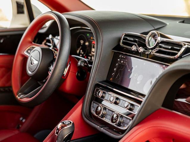 Photo of 2022 Glacier White Bentley Bentayga