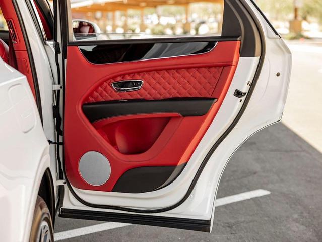 Photo of 2022 Glacier White Bentley Bentayga