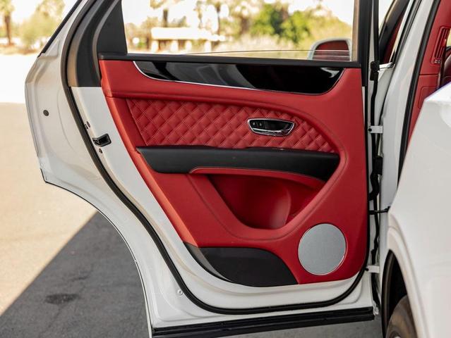 Photo of 2022 Glacier White Bentley Bentayga