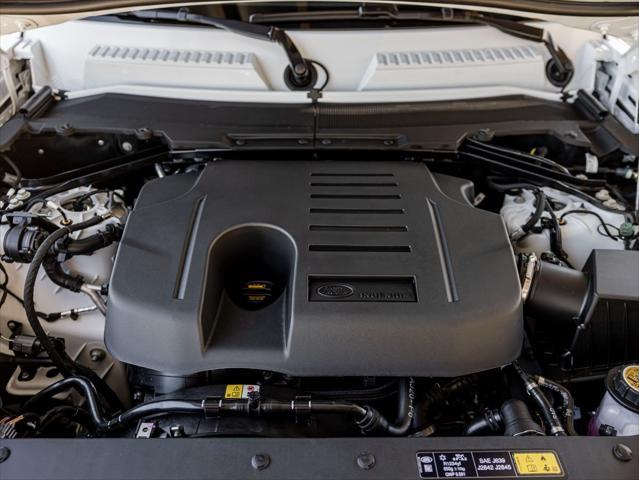 Photo of 2025 Fuji White Land Rover Defender