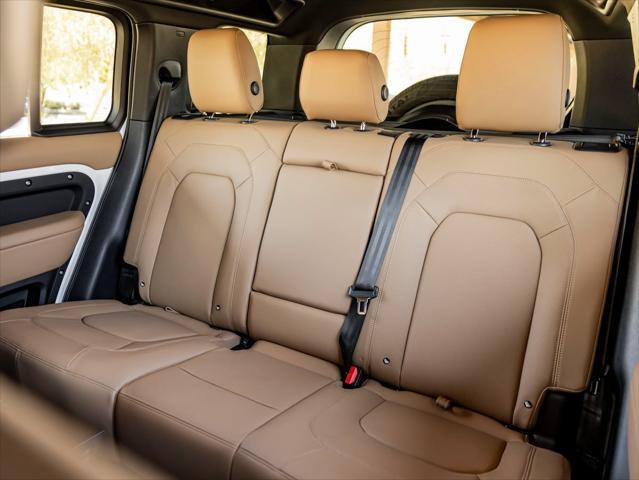 Photo of 2025 Fuji White Land Rover Defender