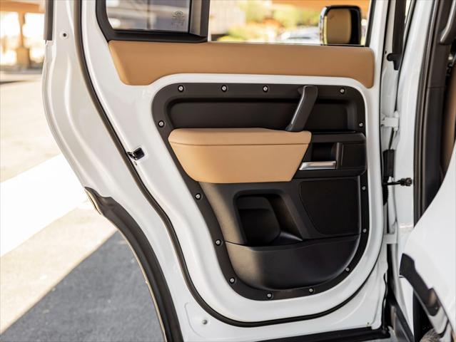 Photo of 2025 Fuji White Land Rover Defender