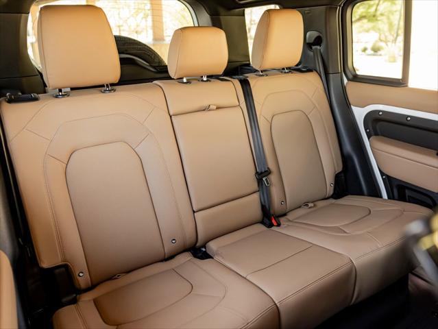 Photo of 2025 Fuji White Land Rover Defender