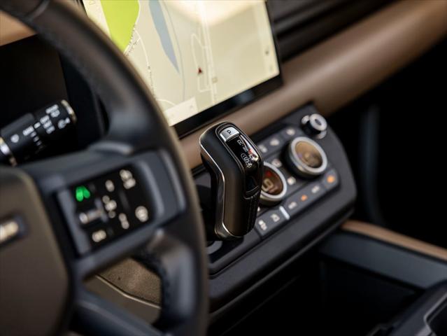 Photo of 2025 Fuji White Land Rover Defender