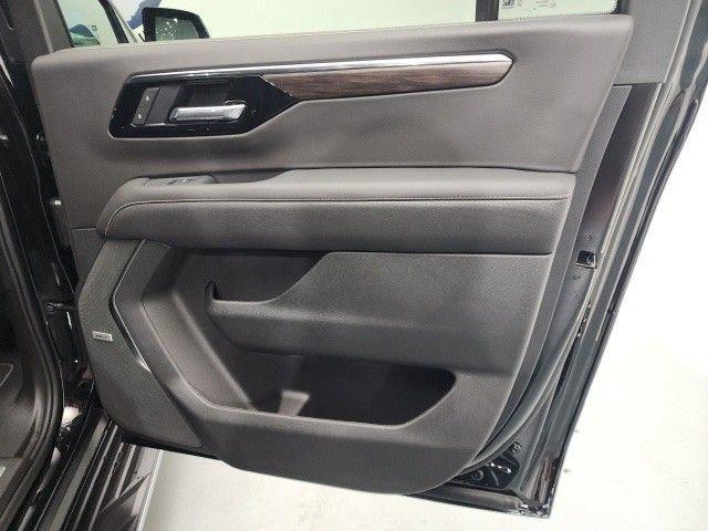 Photo of 2025 Black Chevrolet Suburban