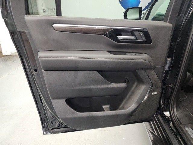 Photo of 2025 Black Chevrolet Suburban