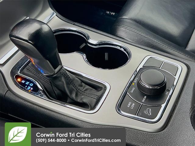 Photo of 2021 Bright White Clearcoat Jeep Grand Cherokee