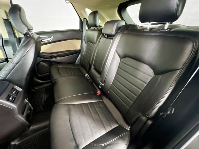 Photo of 2018 Magnetic Metallic Ford Edge