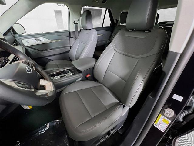 Photo of 2025 Agate Black Metallic Ford Explorer