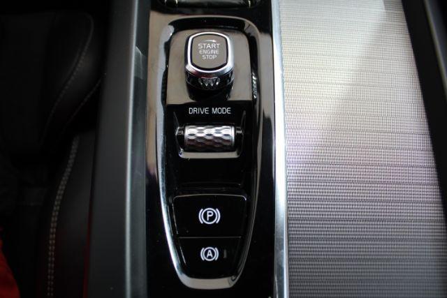 Photo of 2019 Ice White Volvo XC60