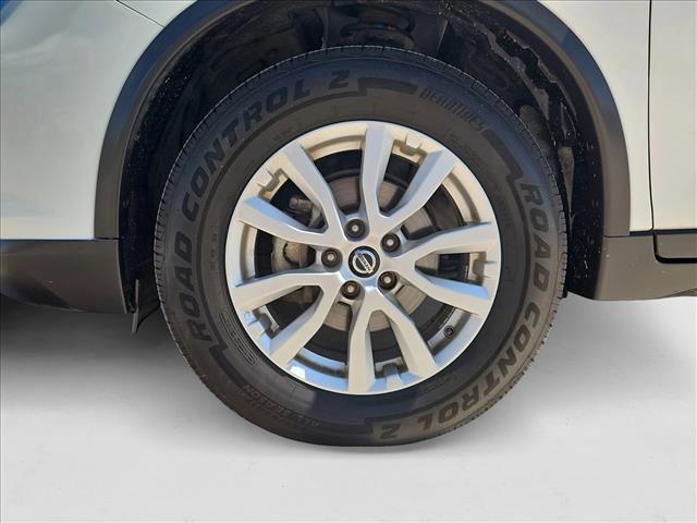 Photo of 2020 Glacier White Nissan Rogue