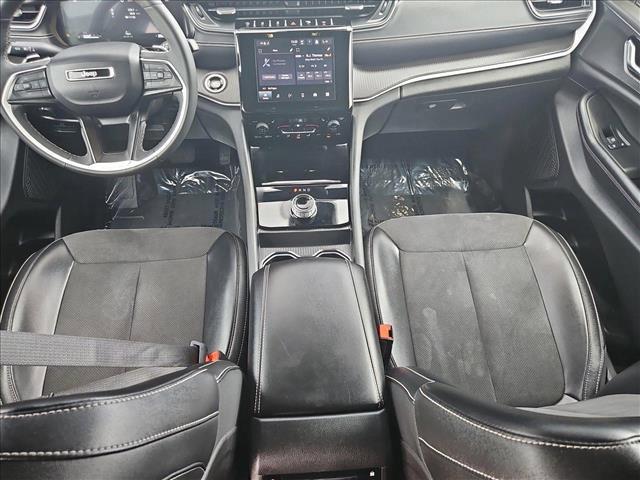 Photo of 2024 Bright White Clearcoat Jeep Grand Cherokee L