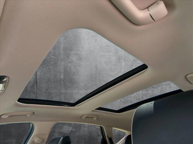 Photo of 2023 Alta White Genesis GV80