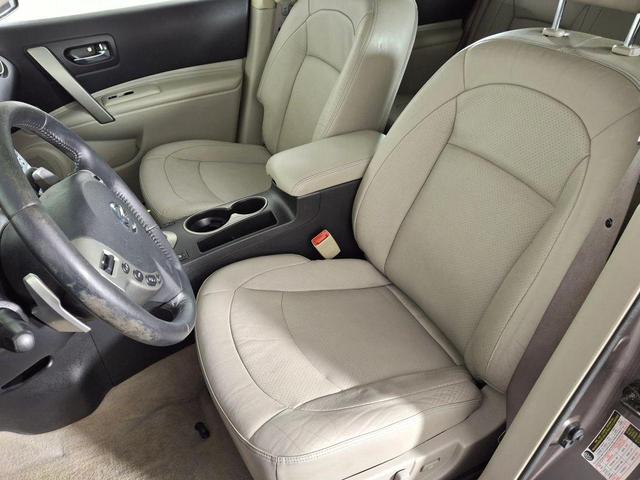 Photo of 2009 Gotham Gray Nissan Rogue