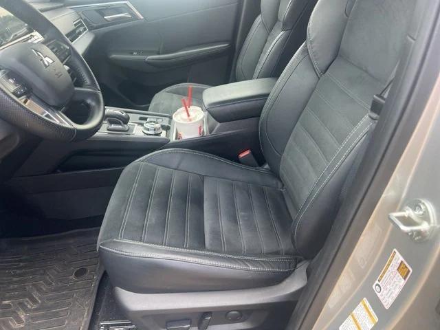 Photo of 2022 Alloy Silver Mitsubishi Outlander