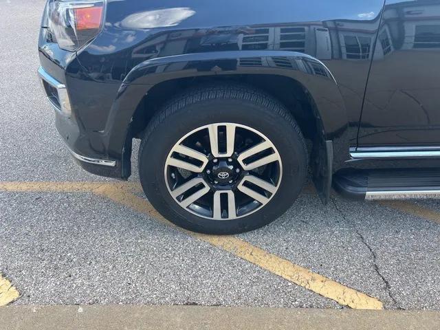Photo of 2017 Midnight Black Toyota 4Runner