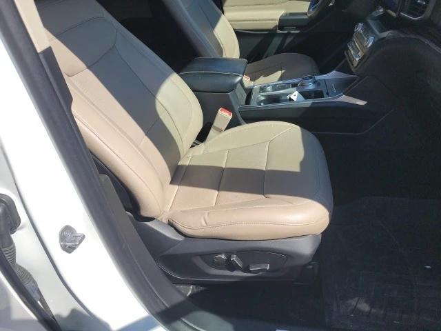 Photo of 2020 Star White Metallic Tri-Coat Ford Explorer