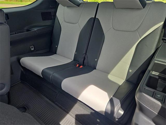Photo of 2025 Celestial Silve Lexus TX 500h